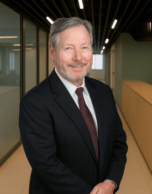 Professionelles Porträt im Büroflur (1)-1