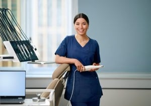 TRIOS-Core_Lifestyle-Photo_dentist_portrait_LOW_2024-1-350x246